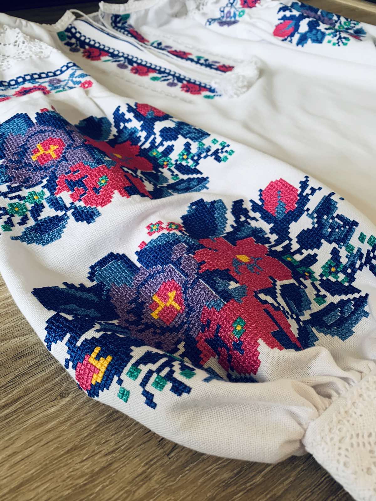 Жіноча вишиванка Волошкові мрії (біло-синя)