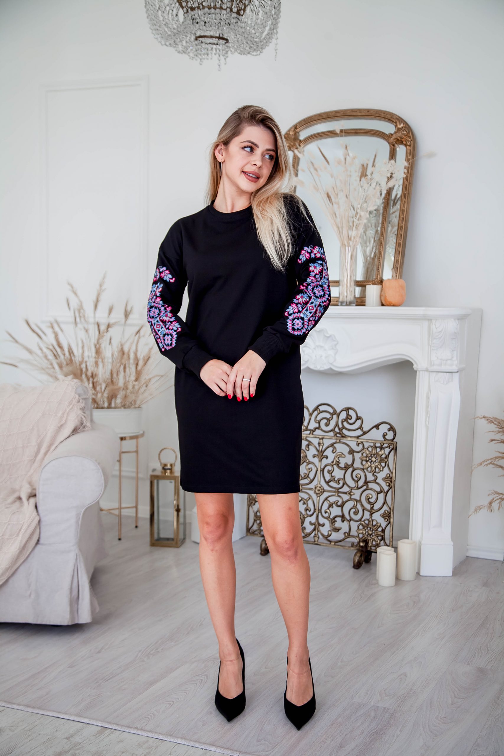 Жіноча вишита сукня Зілля (чорна)