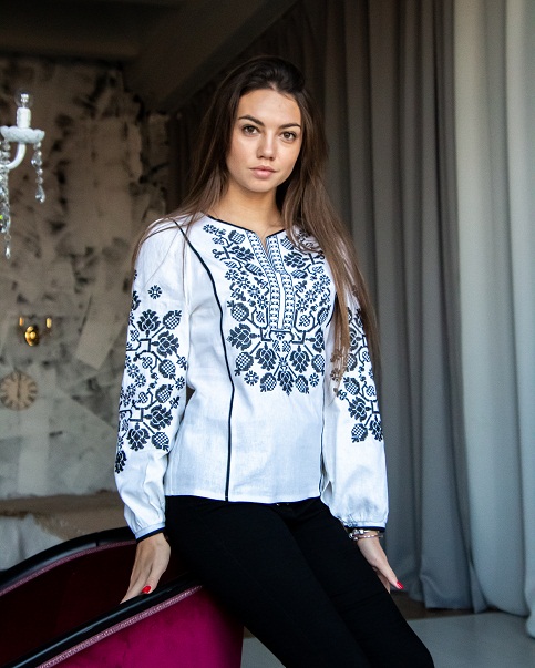 Жіноча вишиванка Влада (біло-чорна)