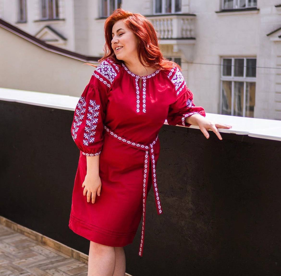 Жіноча вишита сукня Азалія (червона)