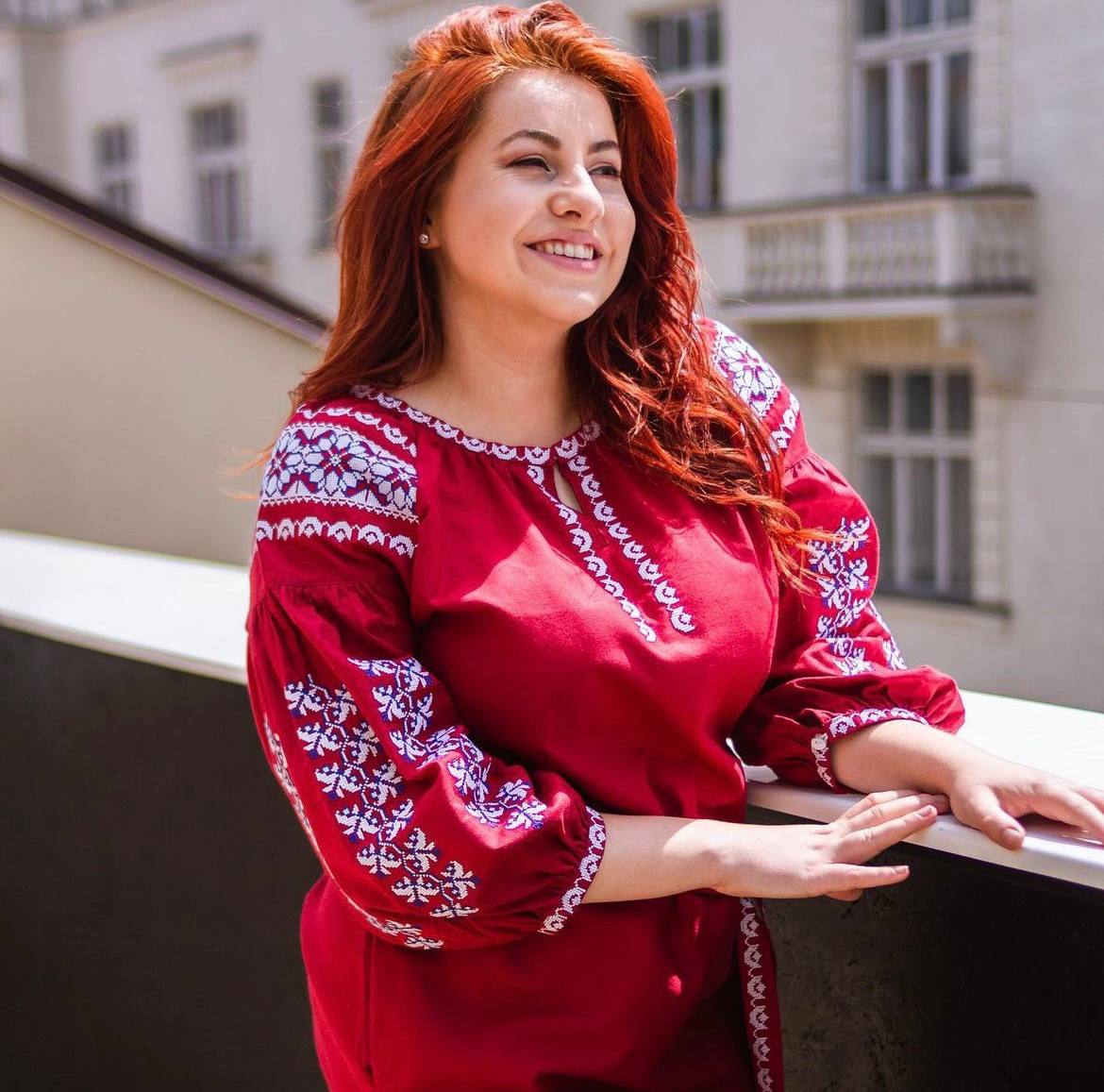 Жіноча вишита сукня Азалія (червона)