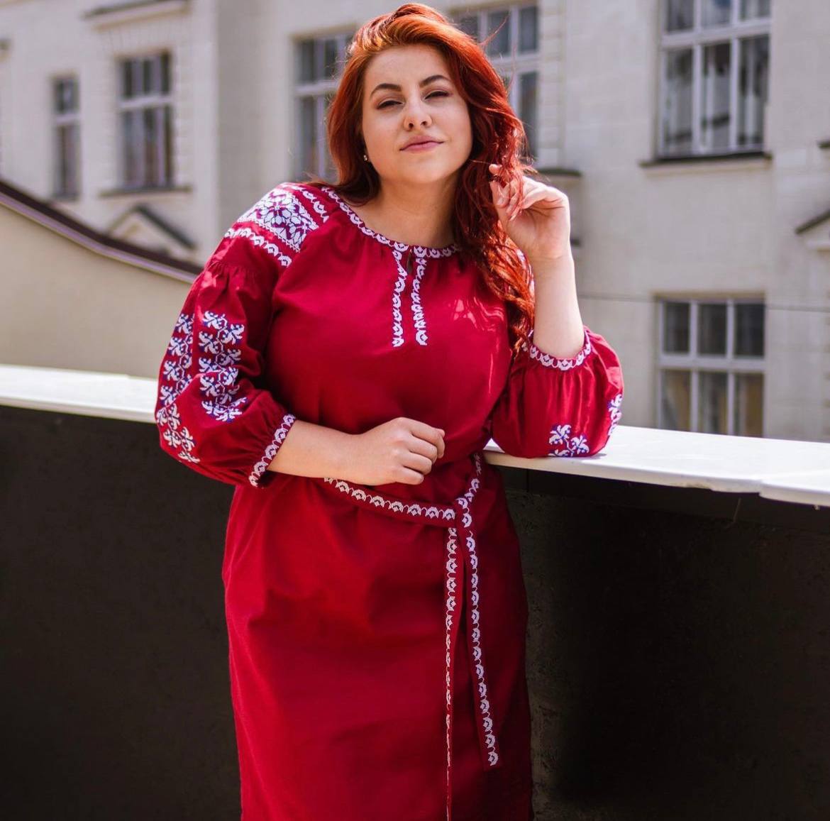 Жіноча вишита сукня Азалія (червона) hover image