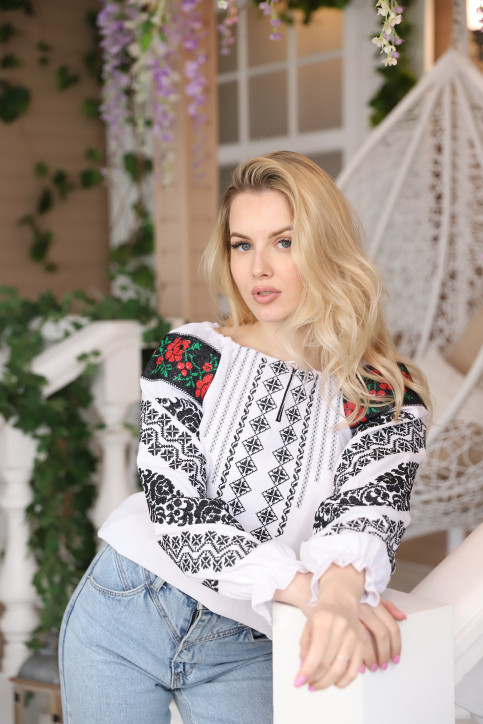 Жіноча вишиванка Аничка (біло-чорна)