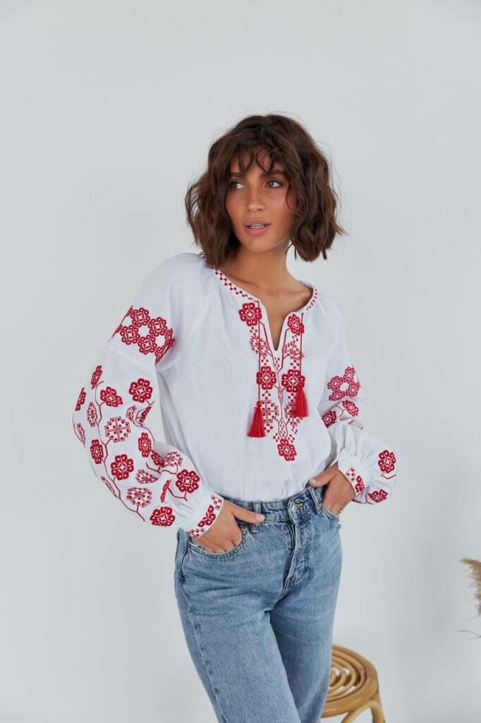 Жіноча вишиванка Бавовна (біло-червона)