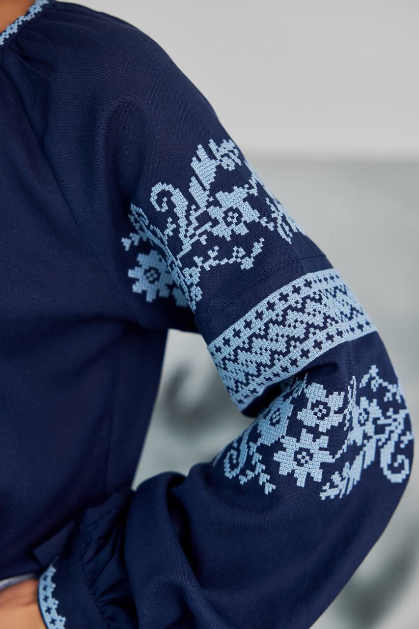 Жіноча вишиванка Бандерівка ( синя)