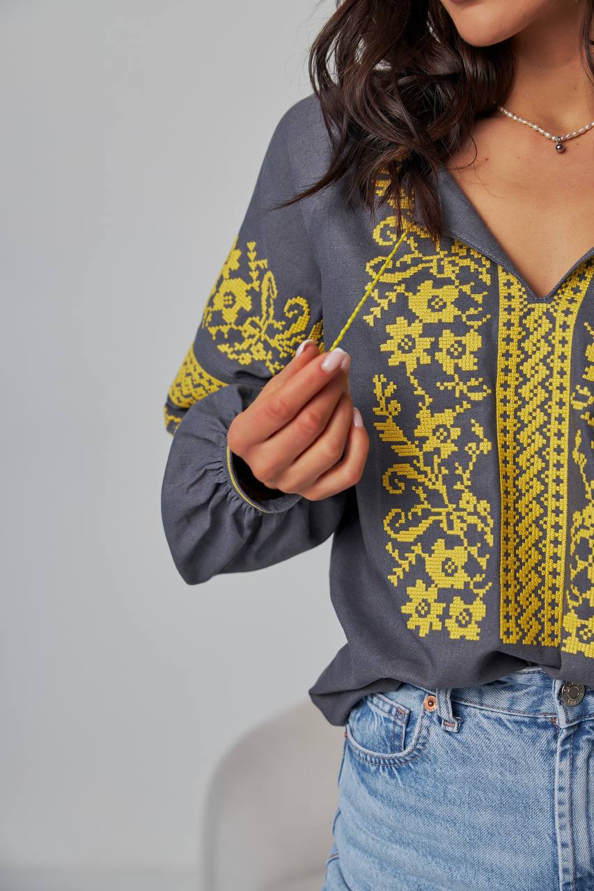 Жіноча вишиванка Бандерівка (сіро-жовта) hover image