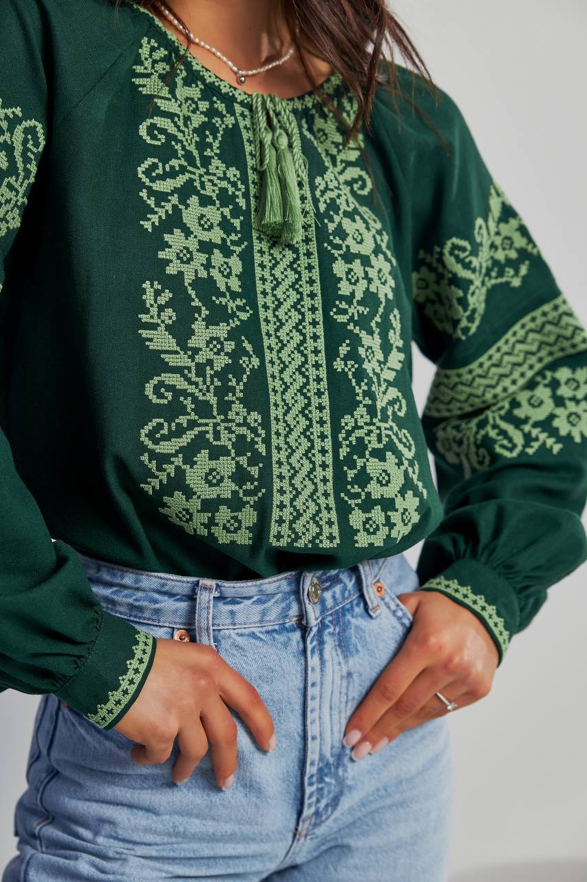 Жіноча вишиванка Бандерівка (зелена) hover image