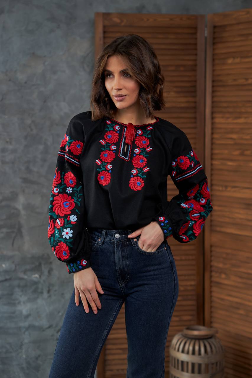 Жіноча вишиванка Петриківка (чорна)