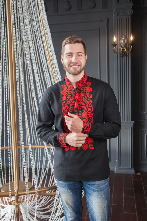 Вишиванка чоловіча Всеволод (чорно-червона) hover image