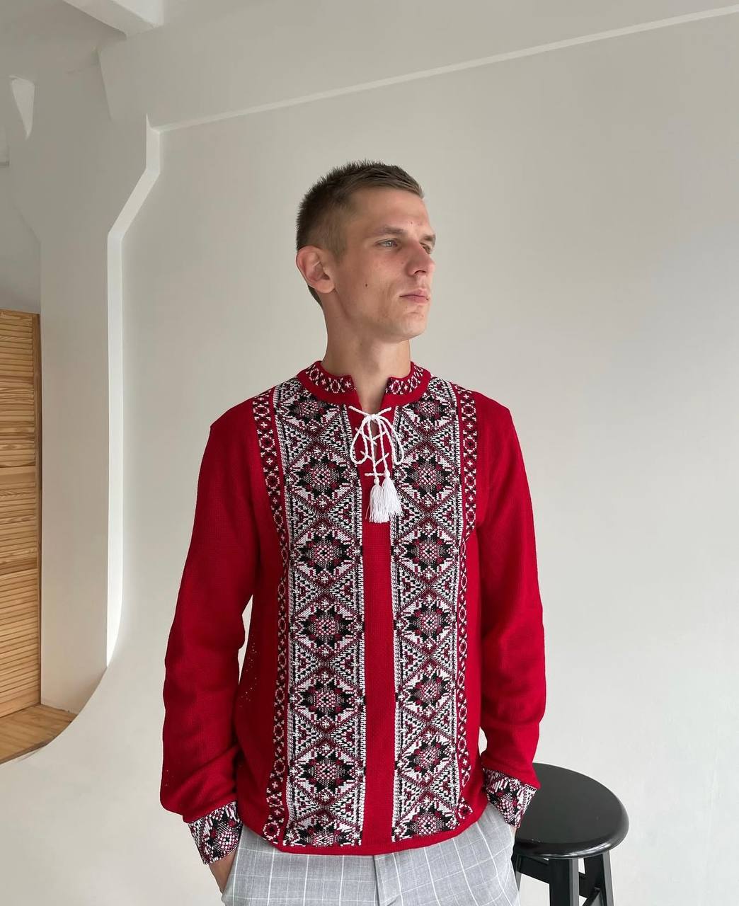 В’язана чоловіча вишиванка Газда (червона) hover image