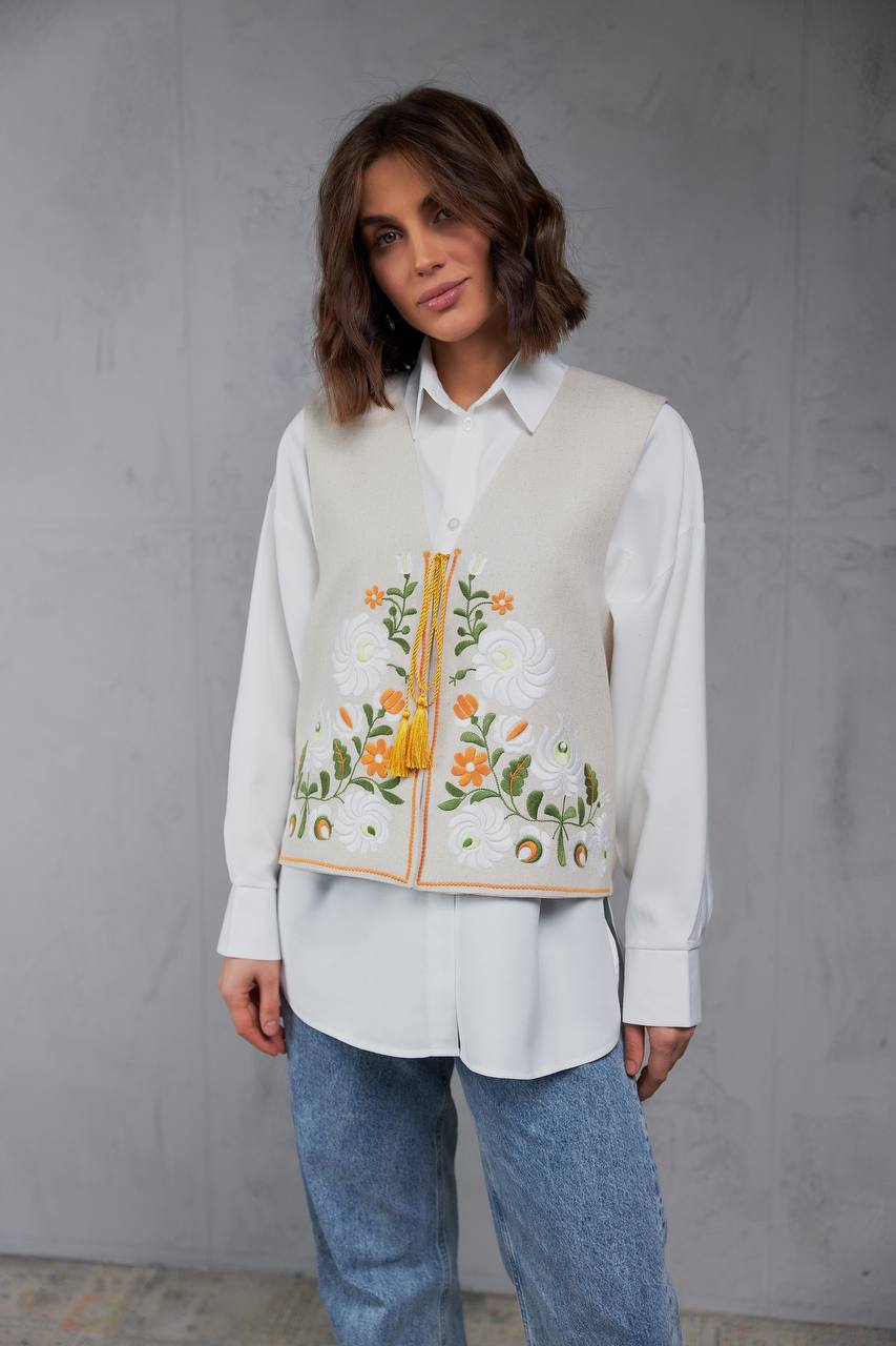 Жіноча вишита жилетка Петриківка (беж)