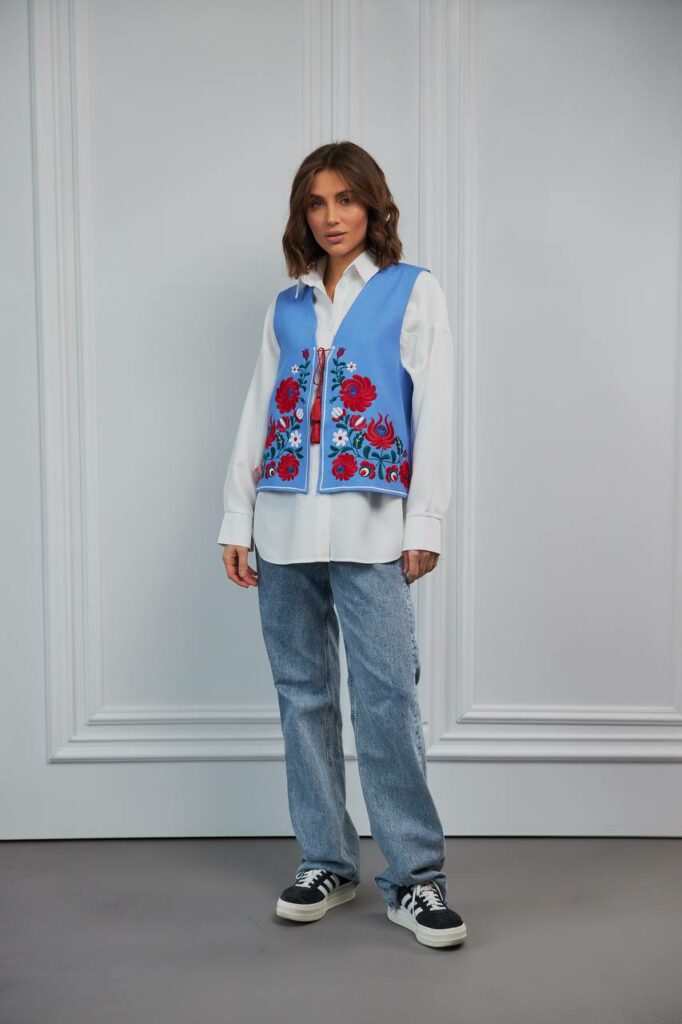 Жіноча вишита жилетка Петриківка (блакитна)