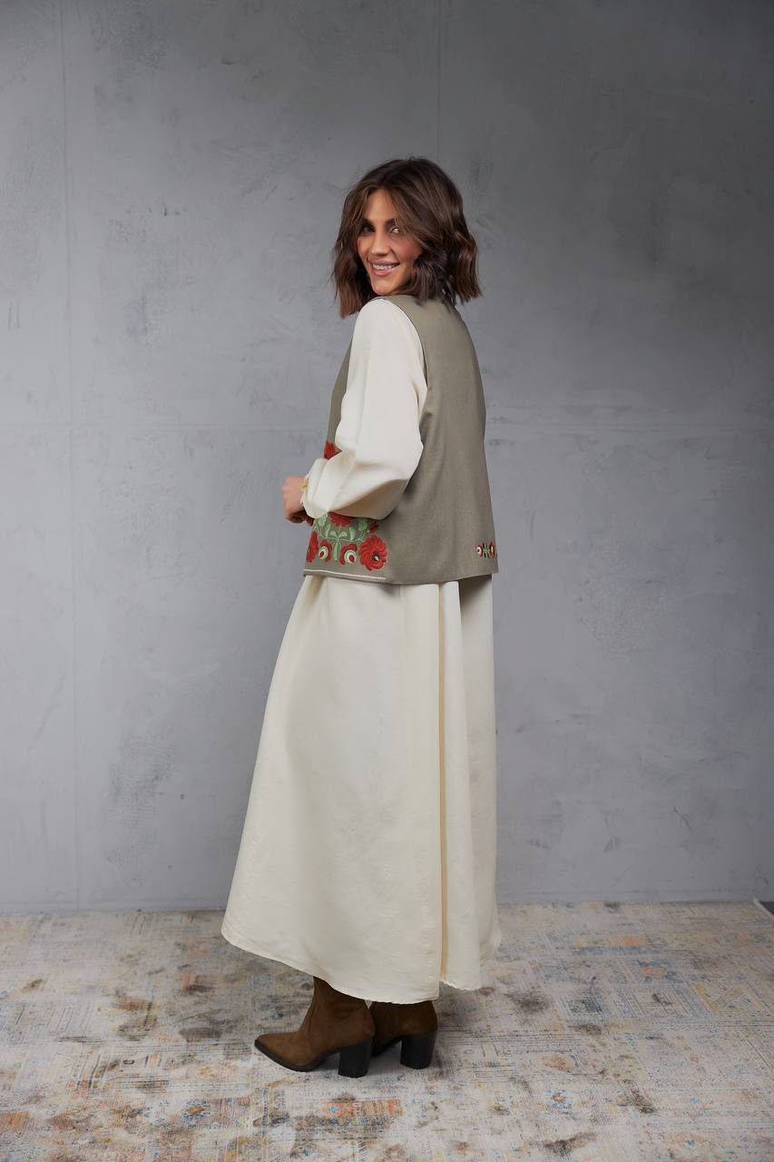 Жіноча вишита жилетка Петриківка (мокко) hover image