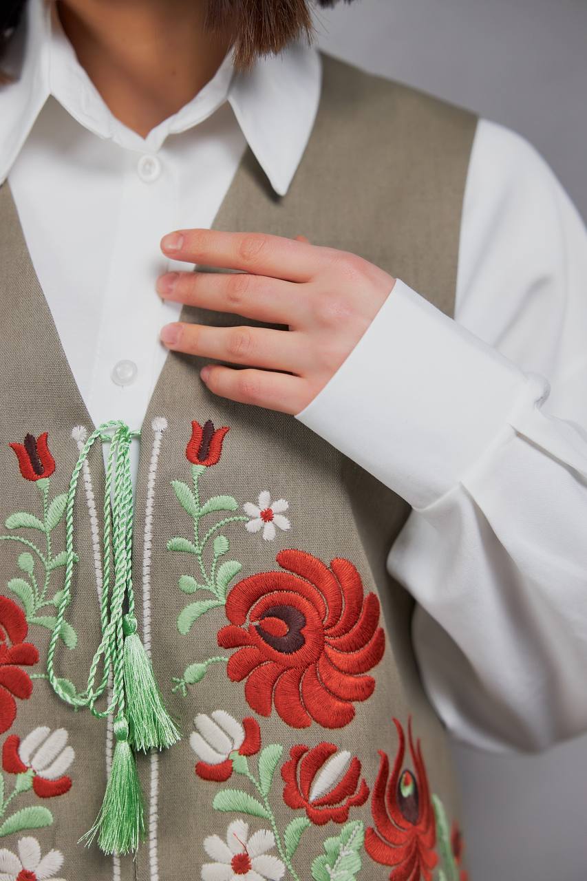 Жіноча вишита жилетка Петриківка (мокко)