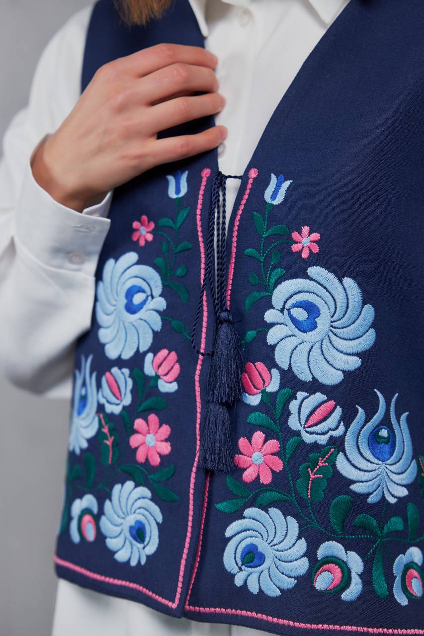 Жіноча вишита жилетка Петриківка (темно-синя) hover image