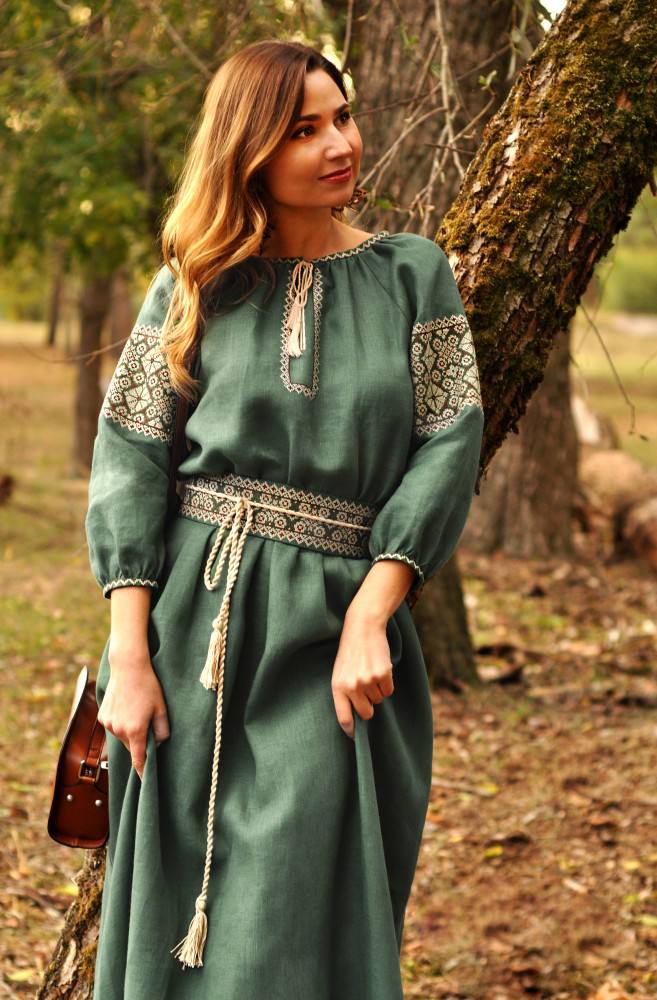 Жіноча вишита сукня Звіробій (зелена)