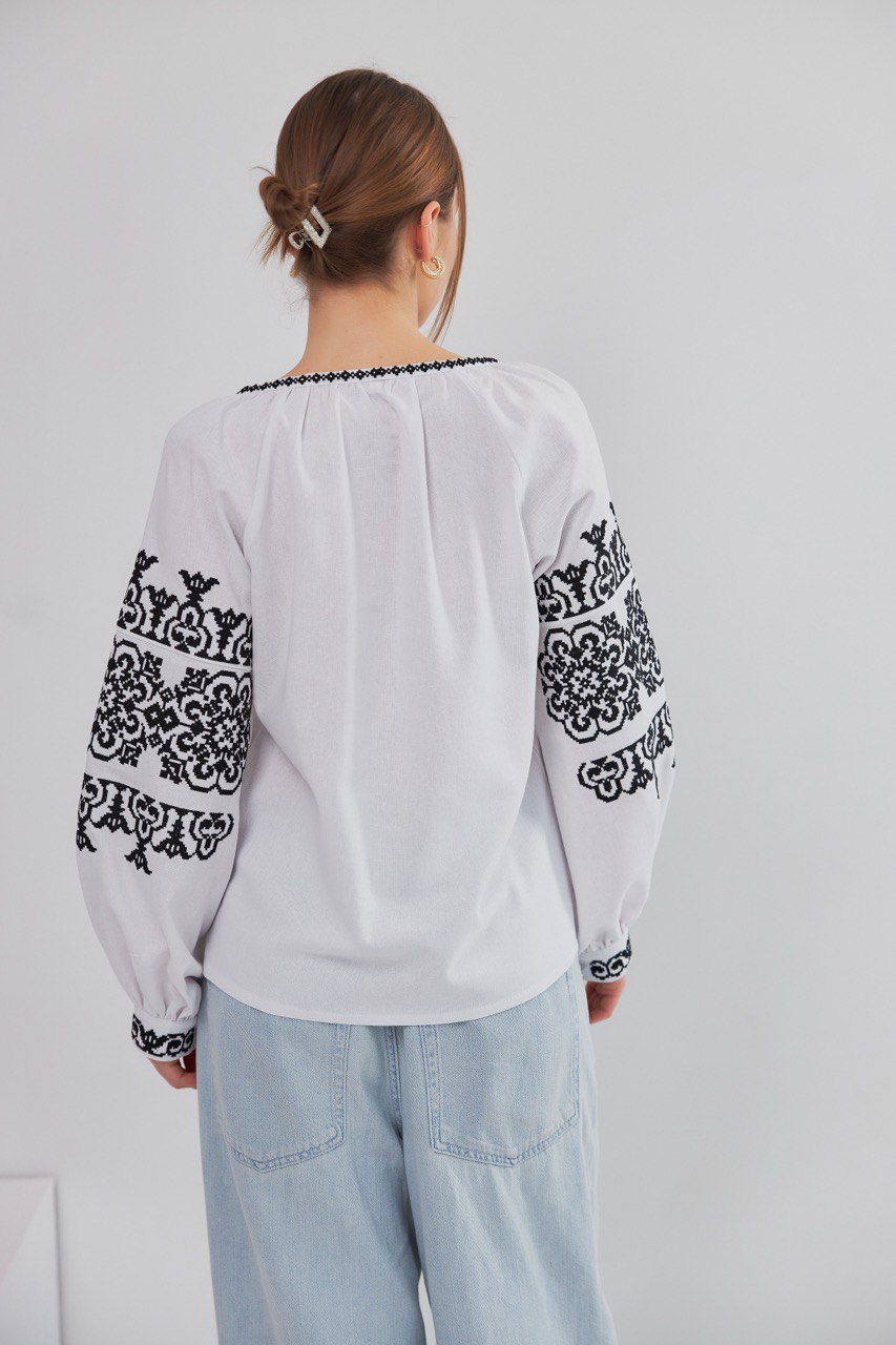 Жіноча вишита сорочка Козачка (біло-чорна) hover image