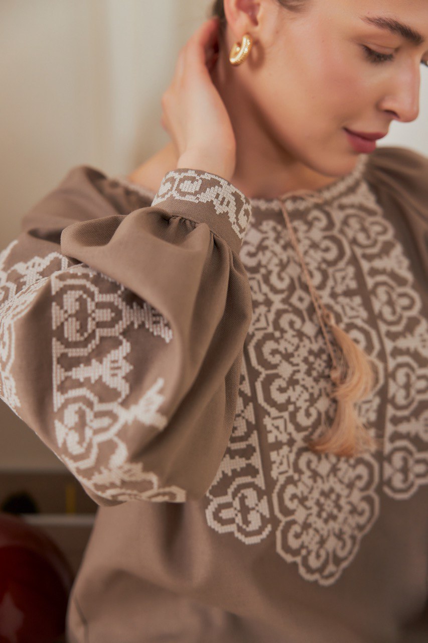 Жіноча вишита сорочка Козачка (мокко) hover image