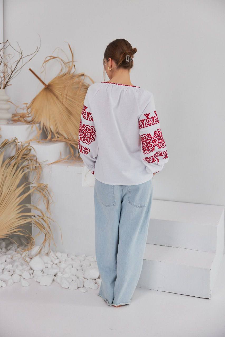 Жіноча вишита сорочка Козачка (біло-червона) hover image