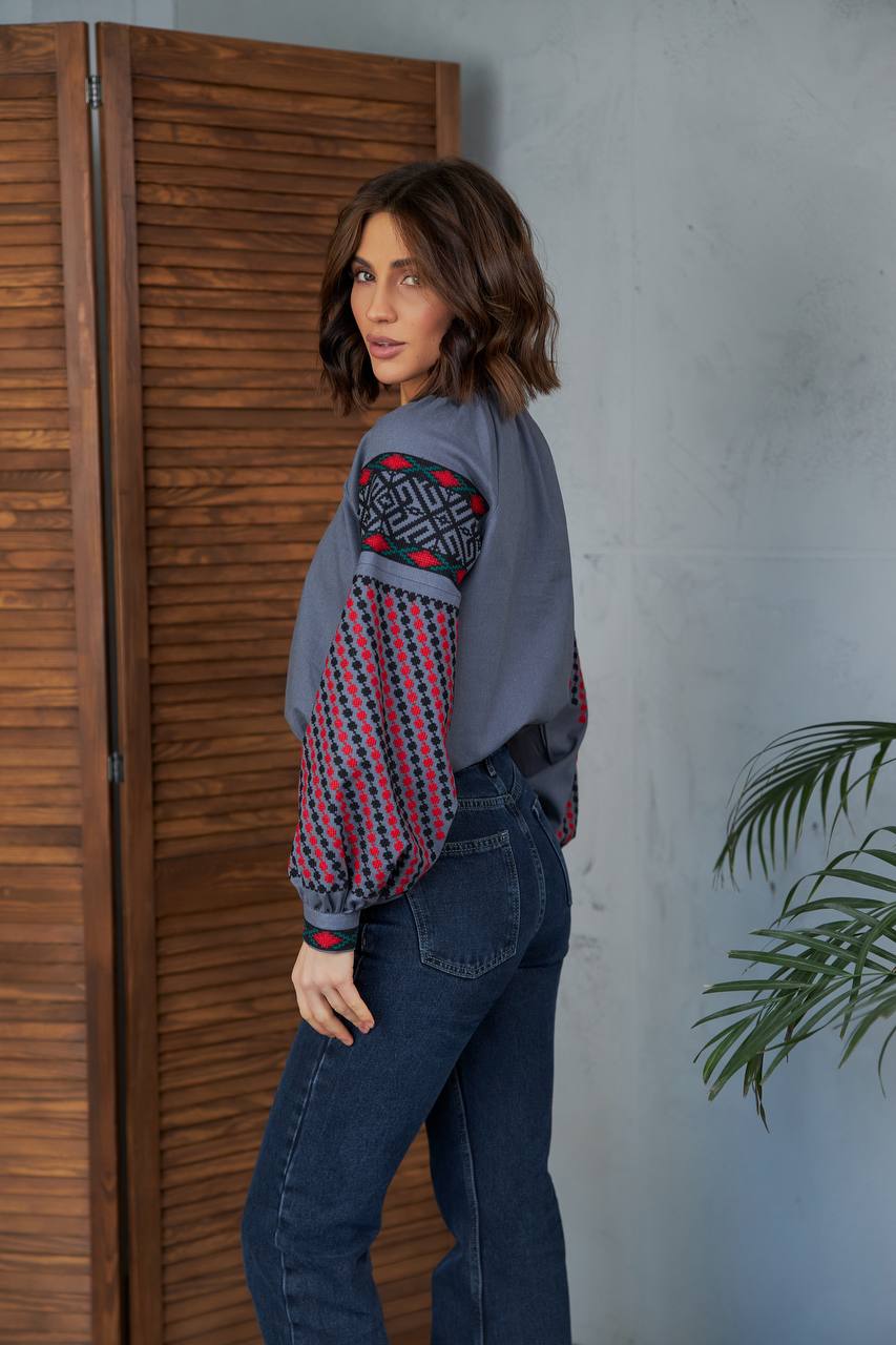 Жіноча вишиванка Колоритна (сіра) hover image