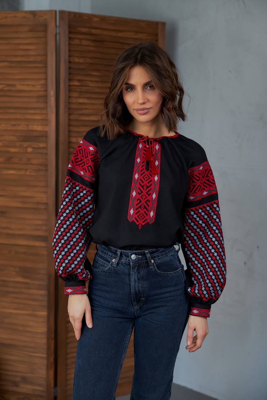 Жіноча вишиванка Колоритна (чорна)