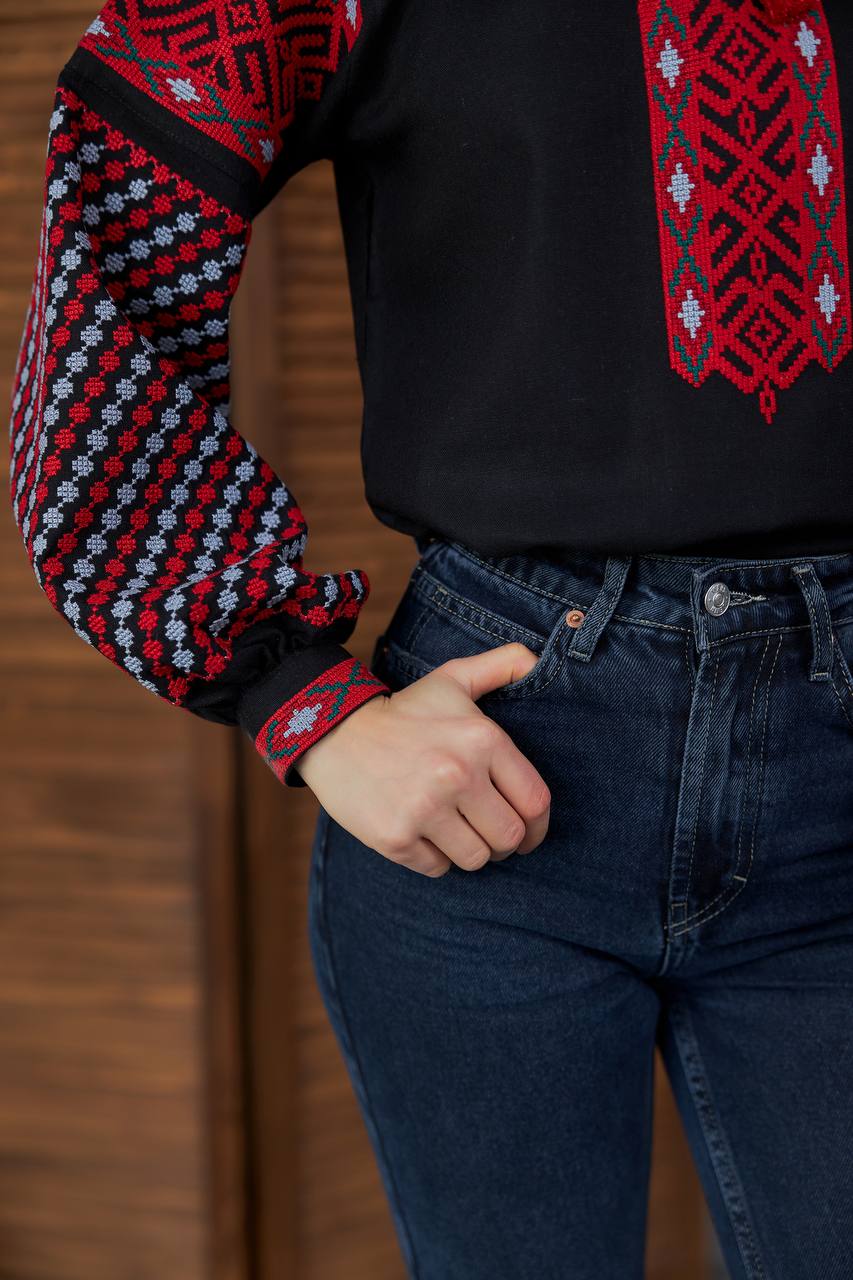 Жіноча вишиванка Колоритна (чорна) hover image