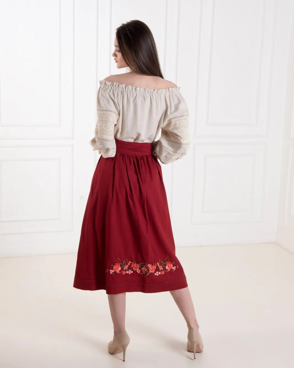 Жіночий вишитий костюм Купава (бордо) hover image