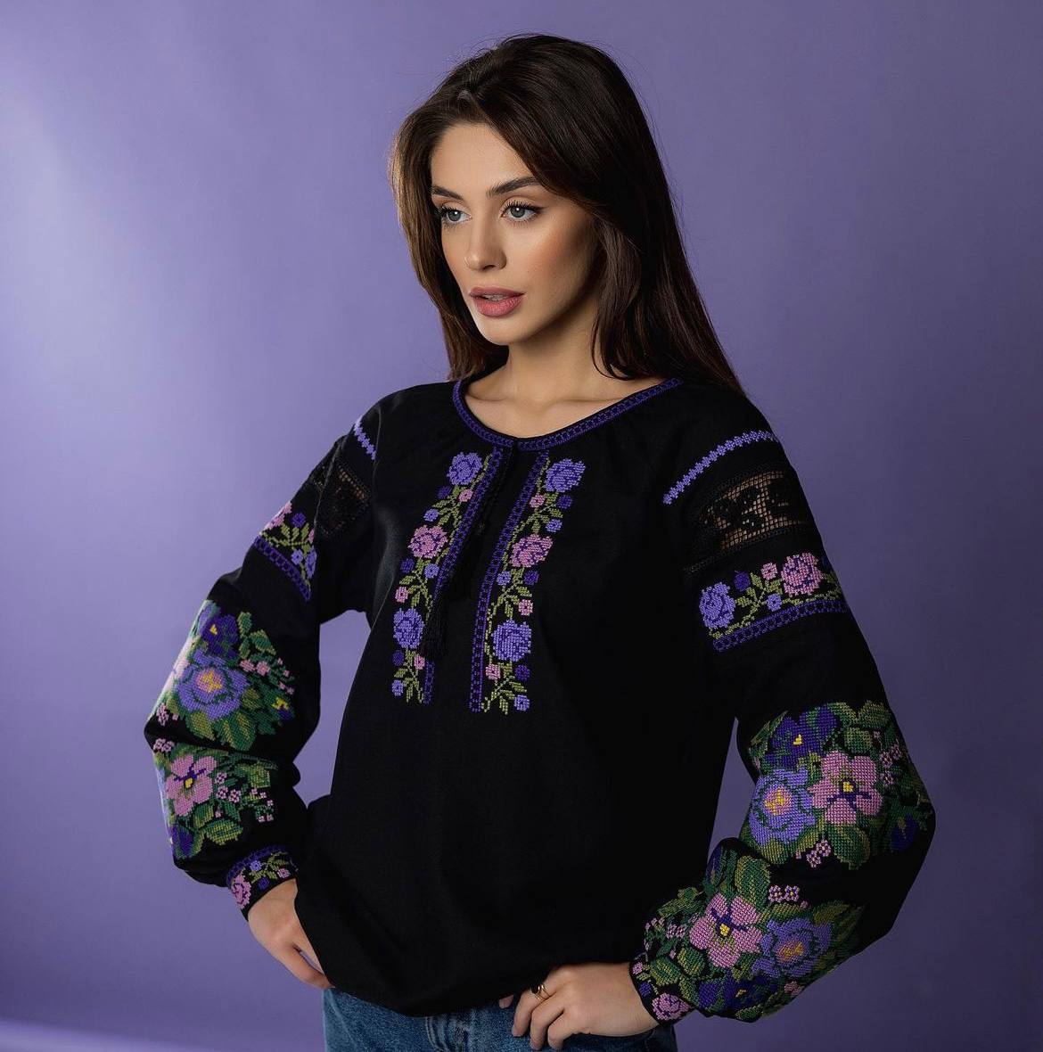 Жіноча вишиванка Мрія (чорна)