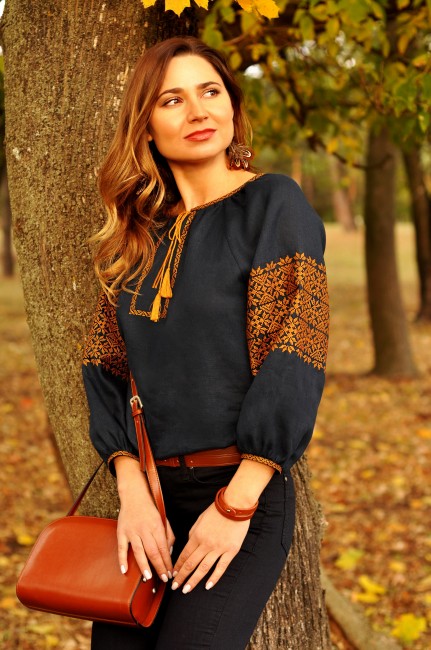 Жіноча вишиванка Липа (темно-синя)