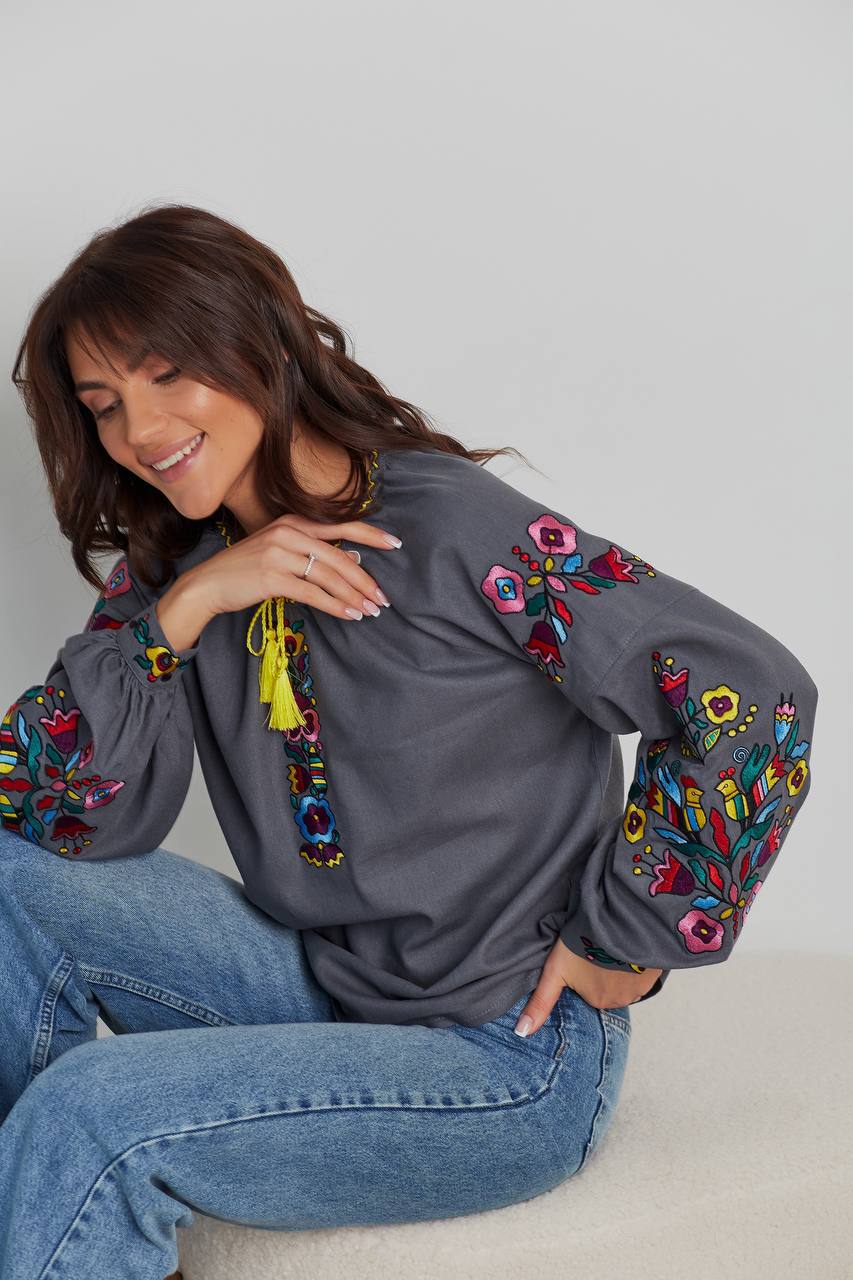 Жіноча вишиванка Гуцулка (сіра)