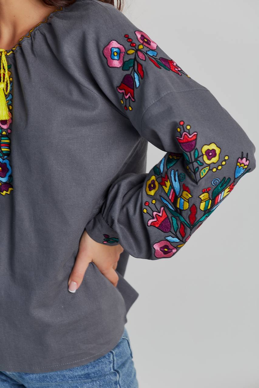 Жіноча вишиванка Гуцулка (сіра) hover image