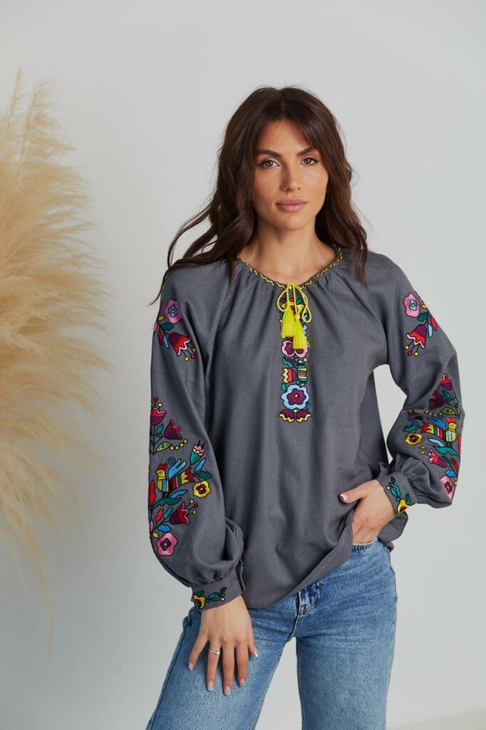 Жіноча вишиванка Гуцулка (сіра)