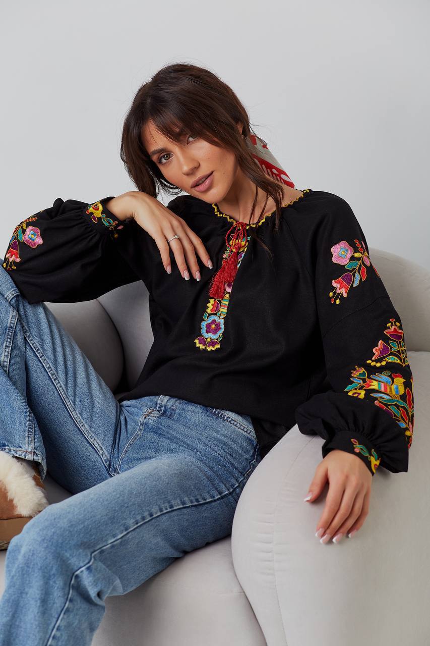 Жіноча вишиванка Гуцулка (чорна) hover image
