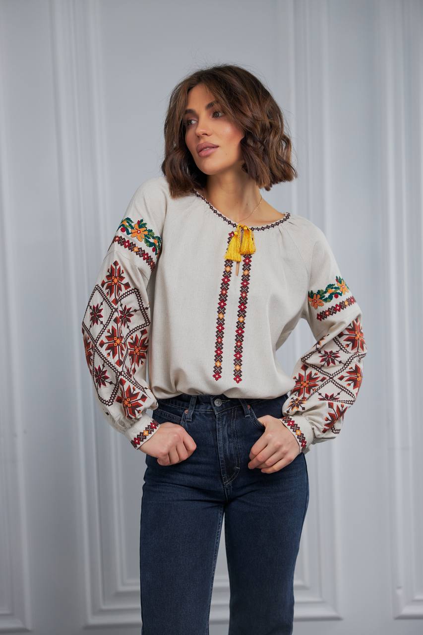 Жіноча вишиванка Нескорена (беж)