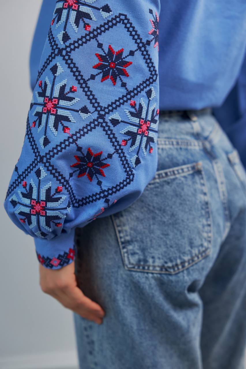 Жіноча вишита сорочка Нескорена (блакитна) hover image