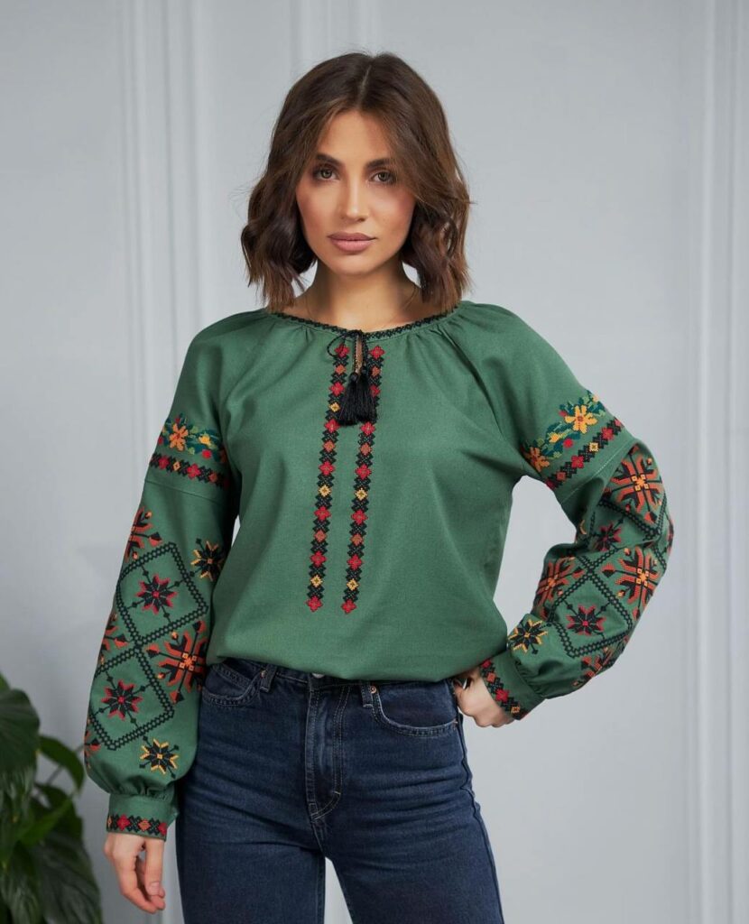 Жіноча вишиванка Нескорена (зелена)
