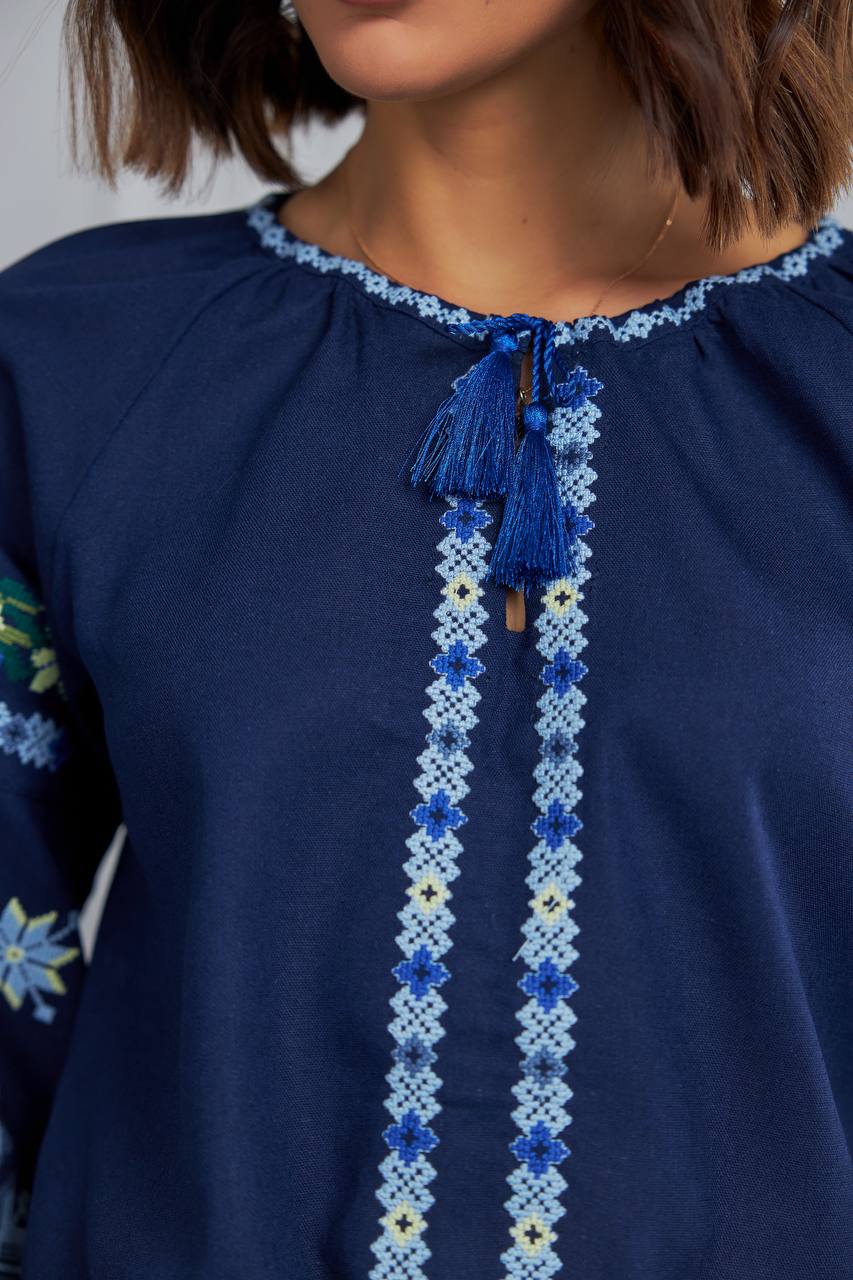 Жіноча вишиванка Нескорена (синя) hover image