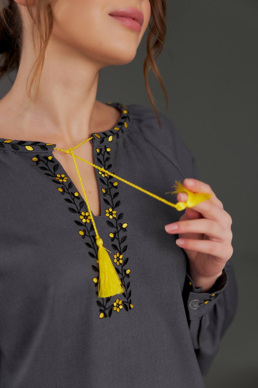 Жіноча вишита сорочка Подолянка (сіра) hover image