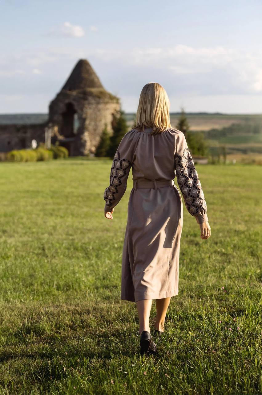 Жіноча вишита сукня Катря (мокко)