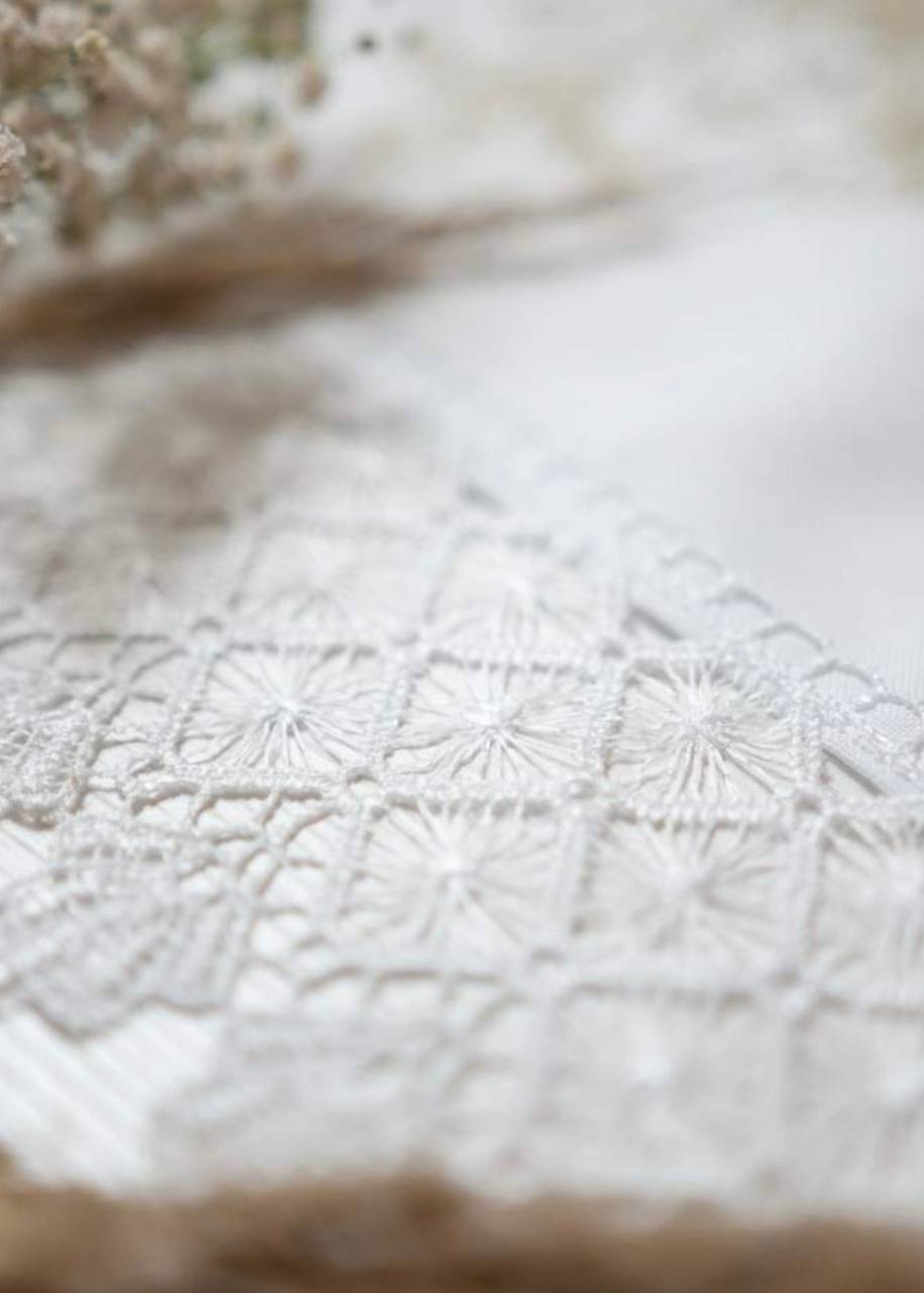 Вишитий рушник “На щастя на долю” (золотий)