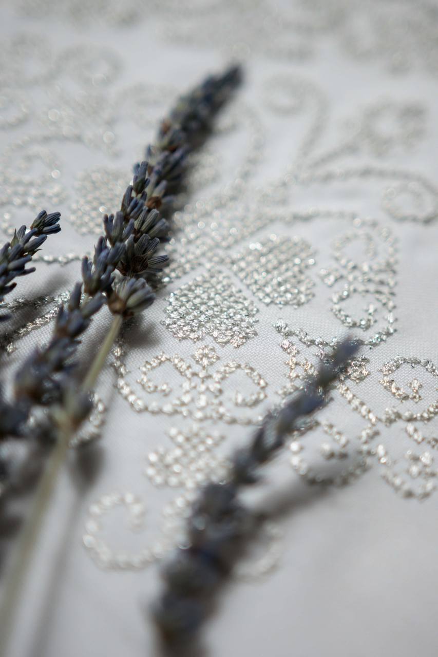 Вишитий рушник “На щастя на долю” (срібний)