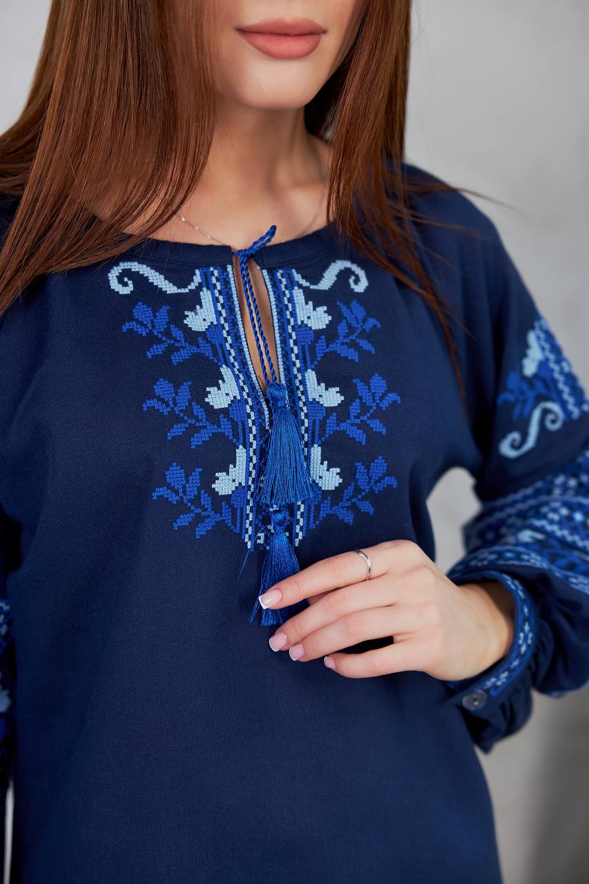 Жіноча вишиванка Стожари  (темно-синя)