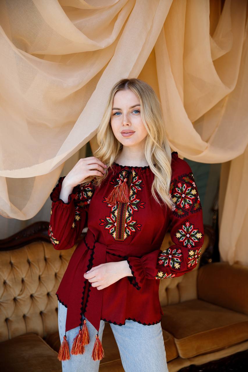 Жіноча вишиванка Сузір`я (бордо з червоним)