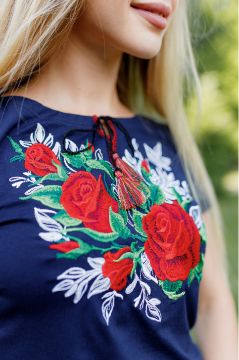 Жіноча вишита футболка Трояндочка (темно-синя) hover image