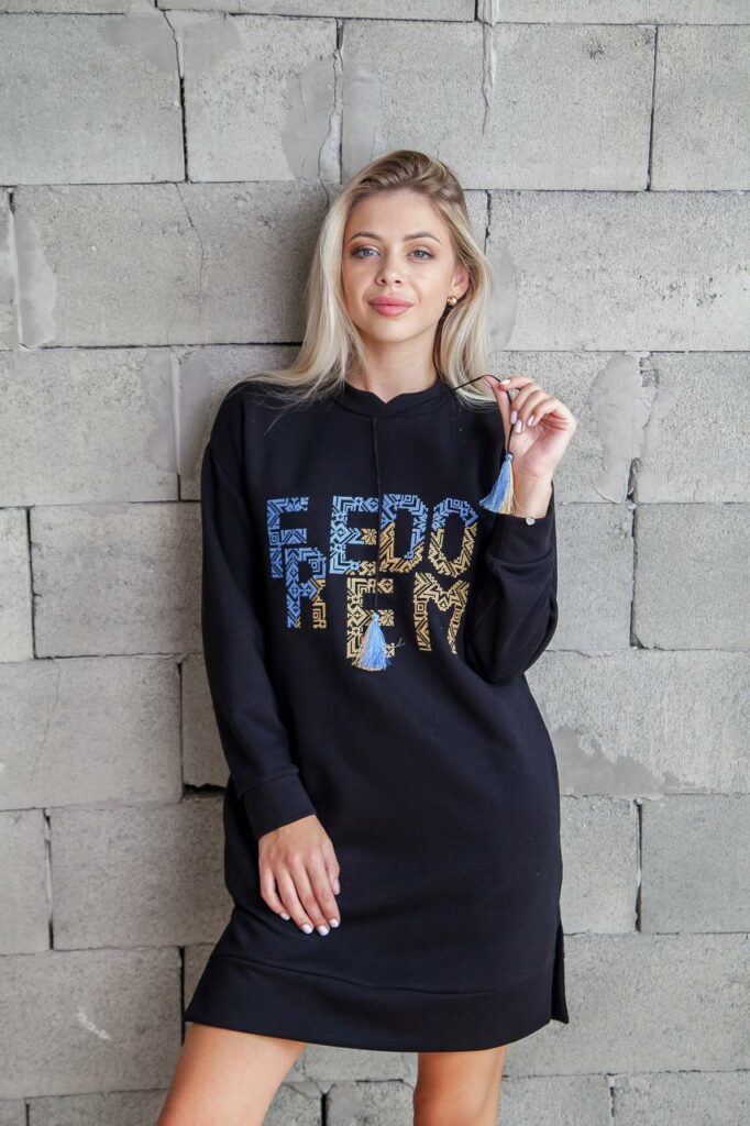 Жіноча вишита туніка Freedom (чорна)