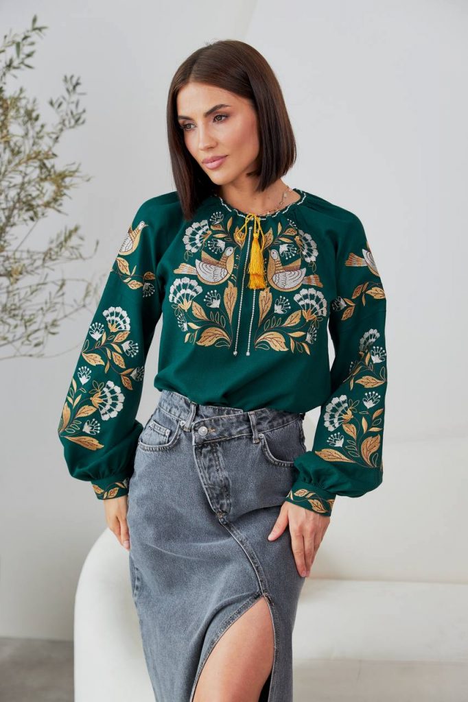 Жіноча вишиванка Дивоцвіт (зелена)