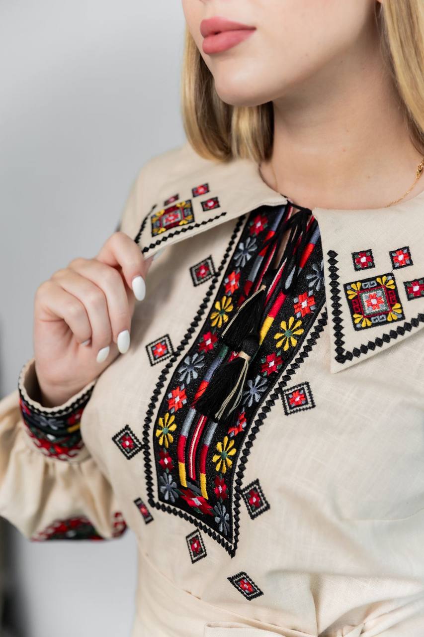 Жіноча вишита сорочка Карпатська (беж) hover image