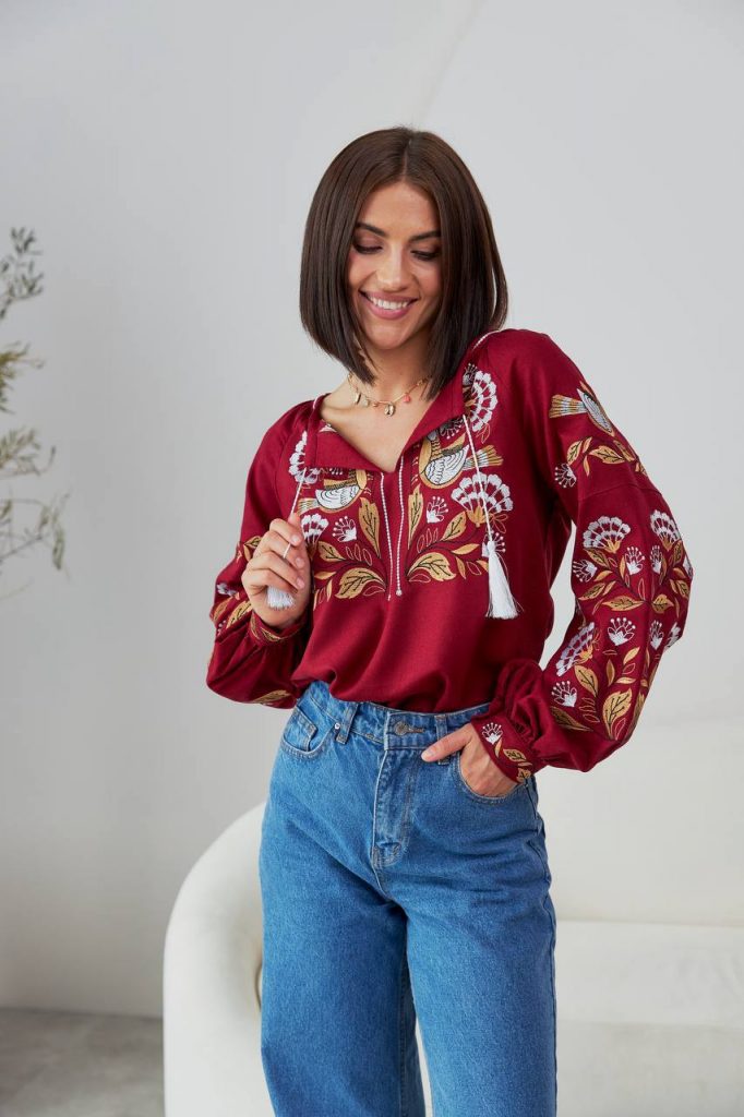 Жіноча вишиванка Дивоцвіт (бордо)