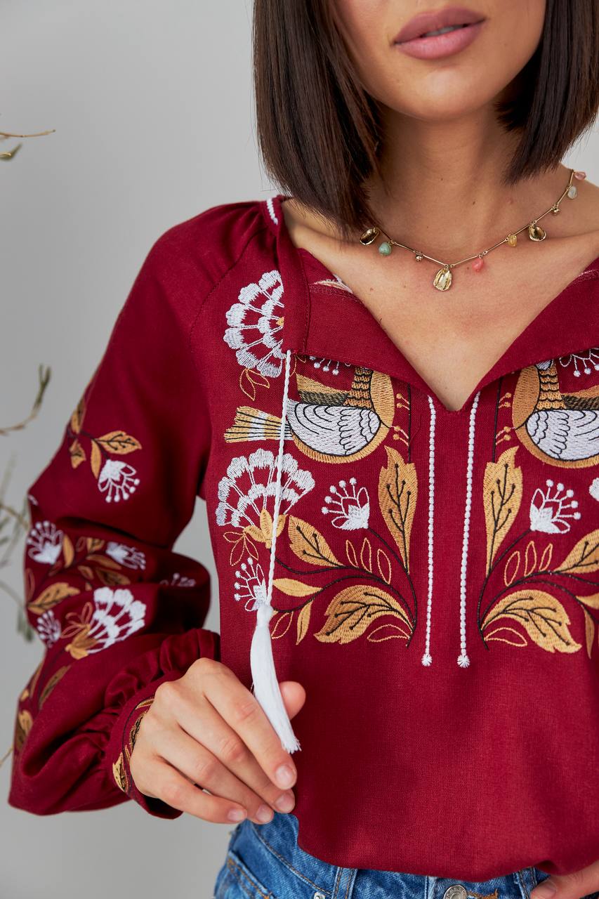 Жіноча вишиванка Дивоцвіт (бордо)