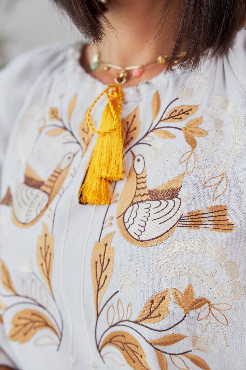 Жіноча вишиванка Дивоцвіт (біла)